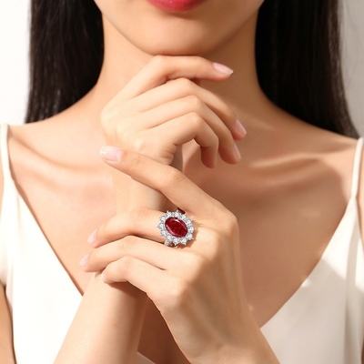 Light Luxury Platinum Ring for Women High Carbon Diamond 8 Carat Blood Pigeon Egg Gem