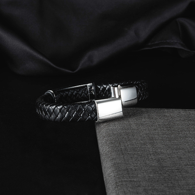 European and American Men's Retro Titanium Steel Leather Bracelet A Fashion Statement