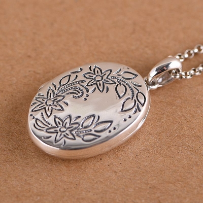 Women's Fashion Oval Gawu Box Pendant S925 Silver Vintage Thai Silver Charm Pendants